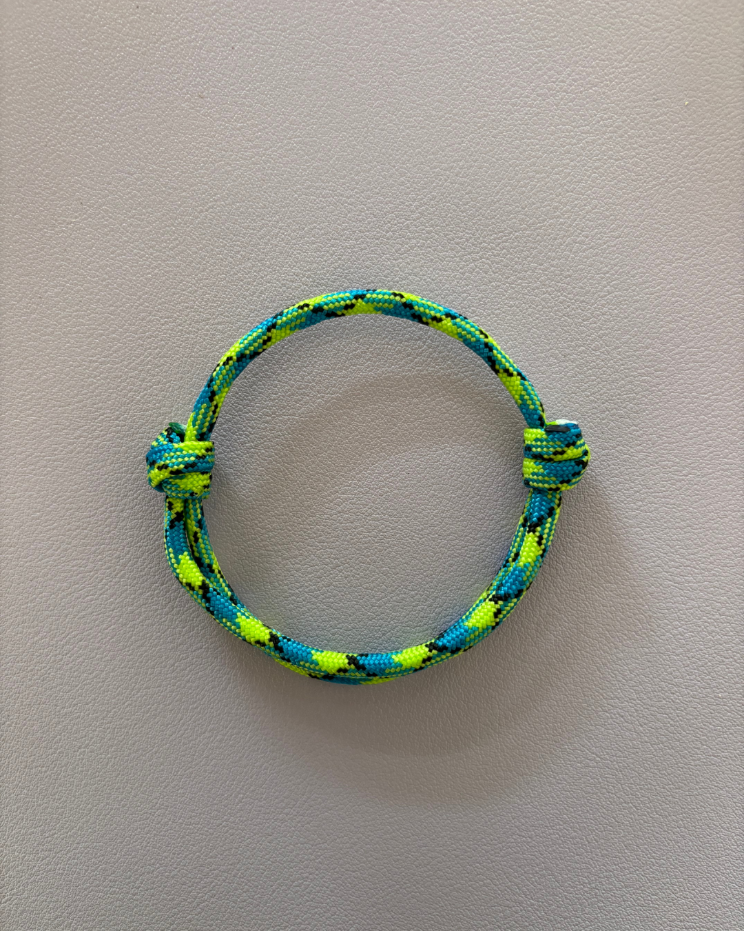 Pulsera de Hilo Paracord Tonos Brillantes Veraniegos