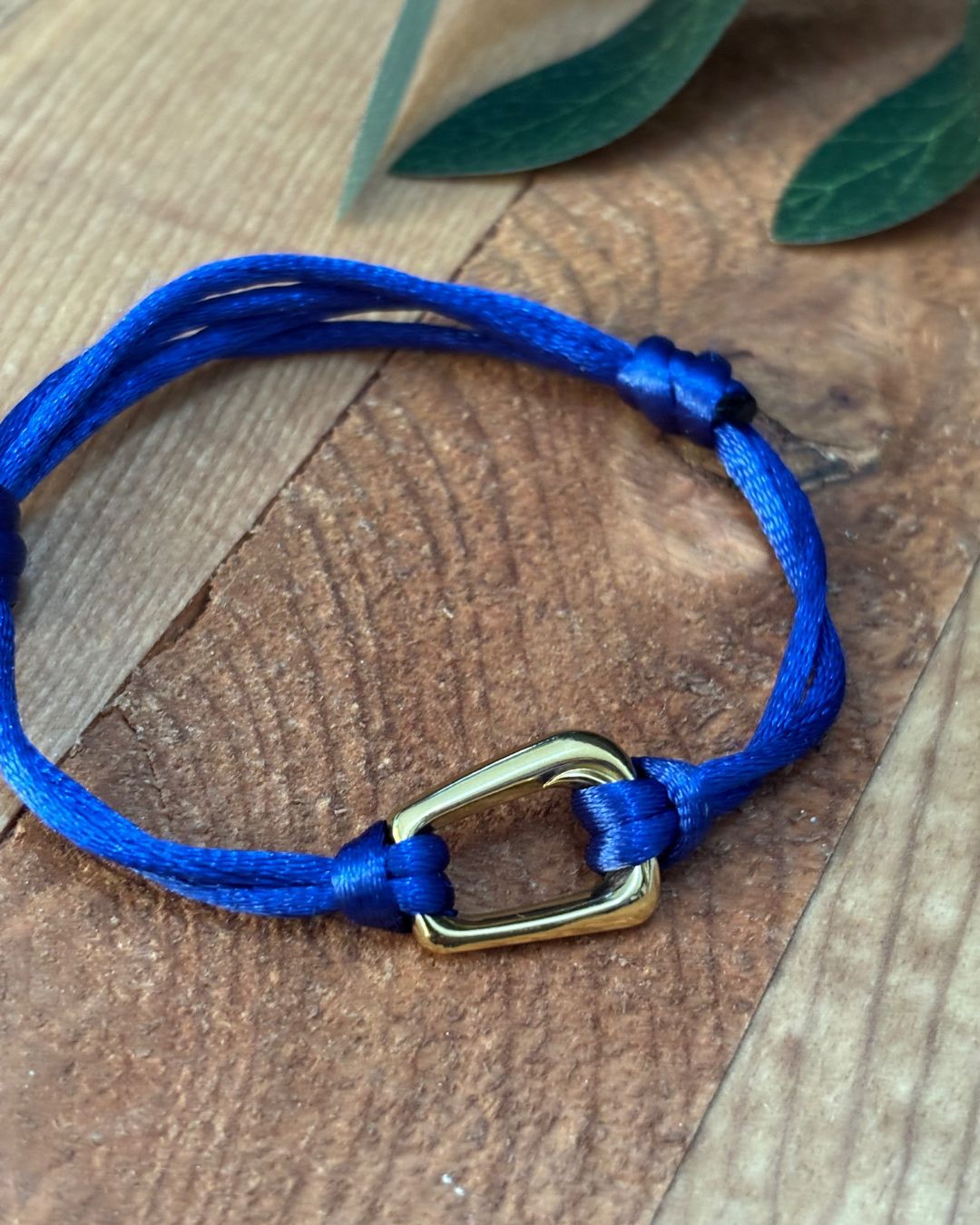 Pulsera "Desde el Cielo" - Hilo Azul Royal y Charm en Stainless Steel