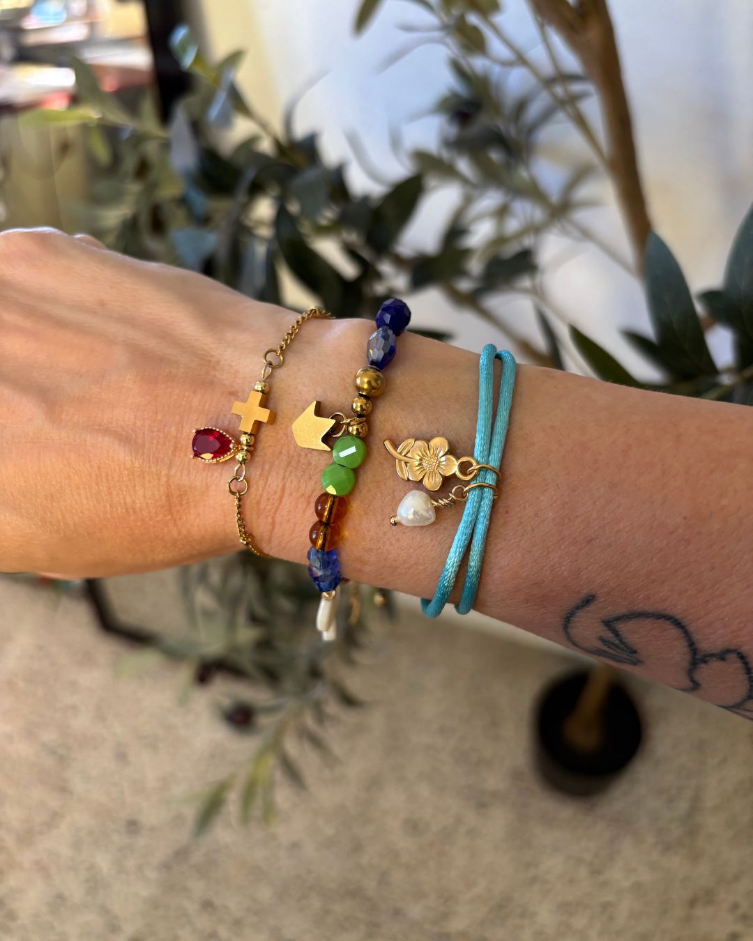 Pulsera "Para Siempre" - Hilo, Perla y Charm de Flores