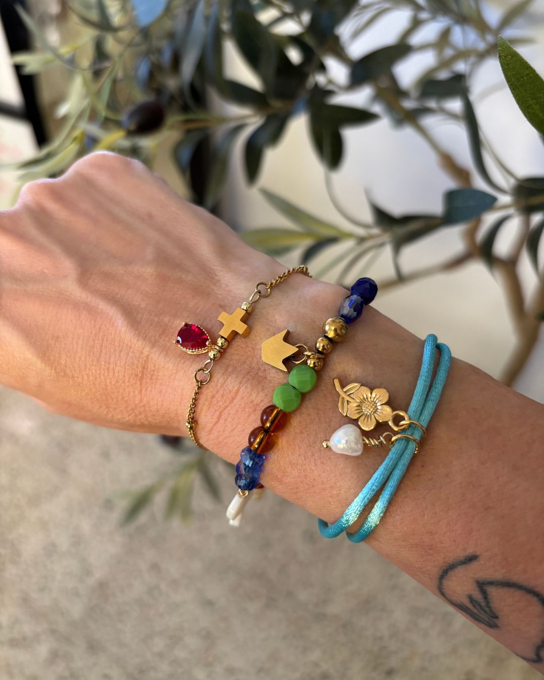 Pulsera "Para Siempre" - Hilo, Perla y Charm de Flores