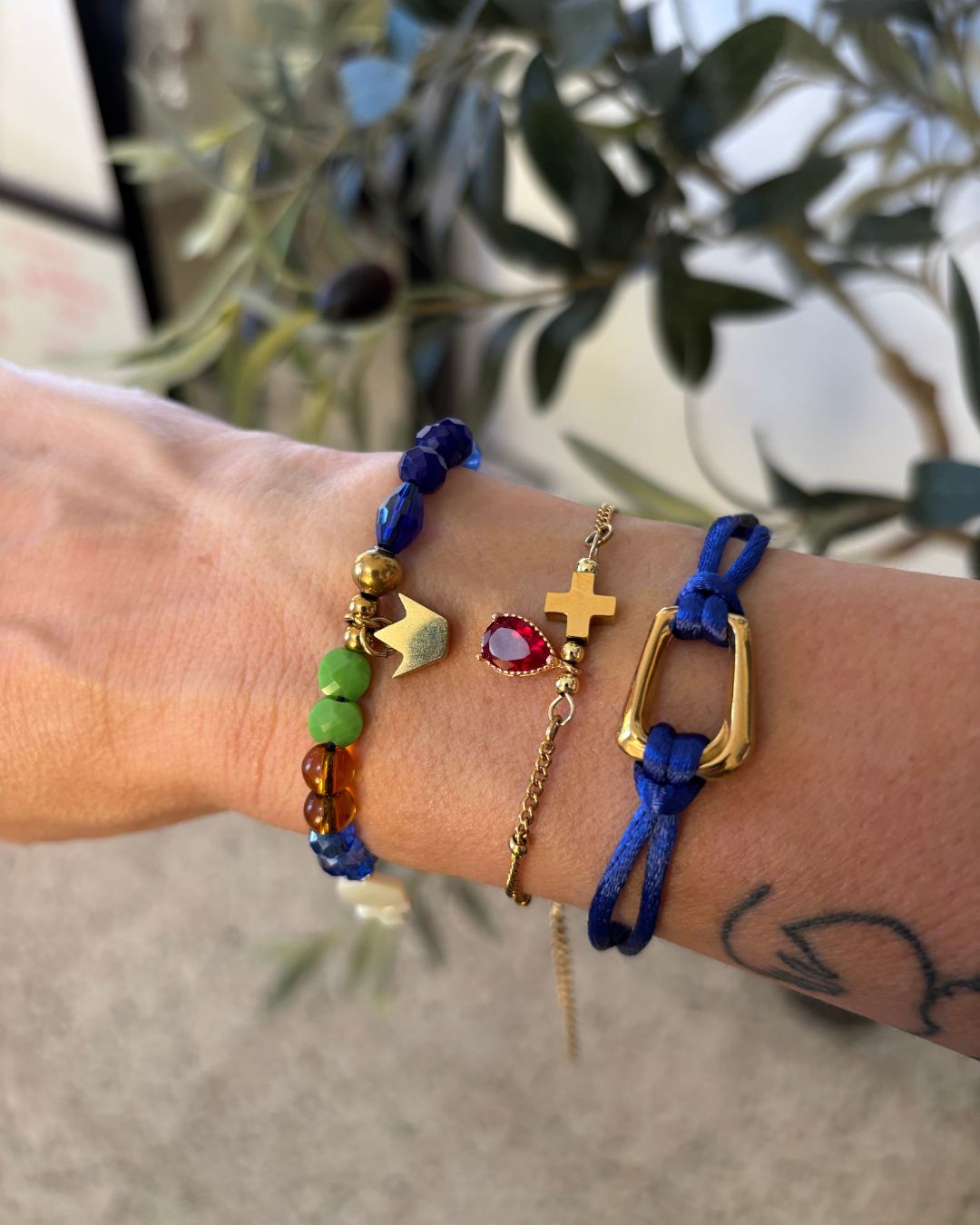 Pulsera "Desde el Cielo" - Hilo Azul Royal y Charm en Stainless Steel