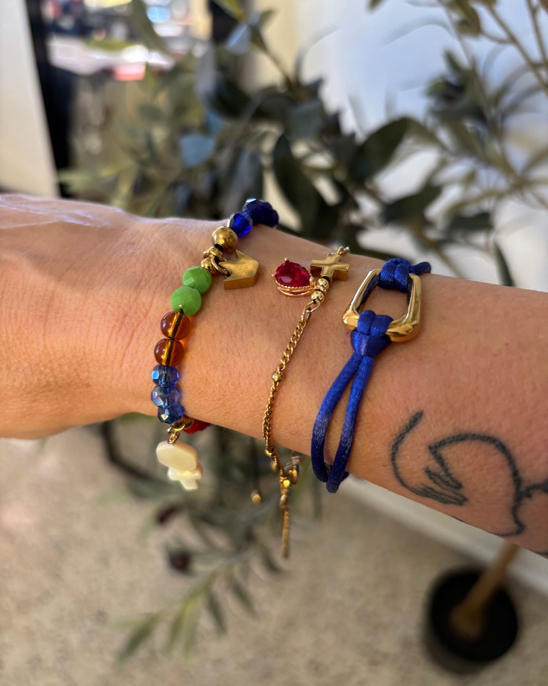 Pulsera "Desde el Cielo" - Hilo Azul Royal y Charm en Stainless Steel