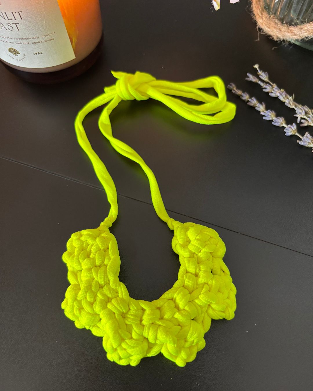 Collar Tejido Flor - Color Verde Neón