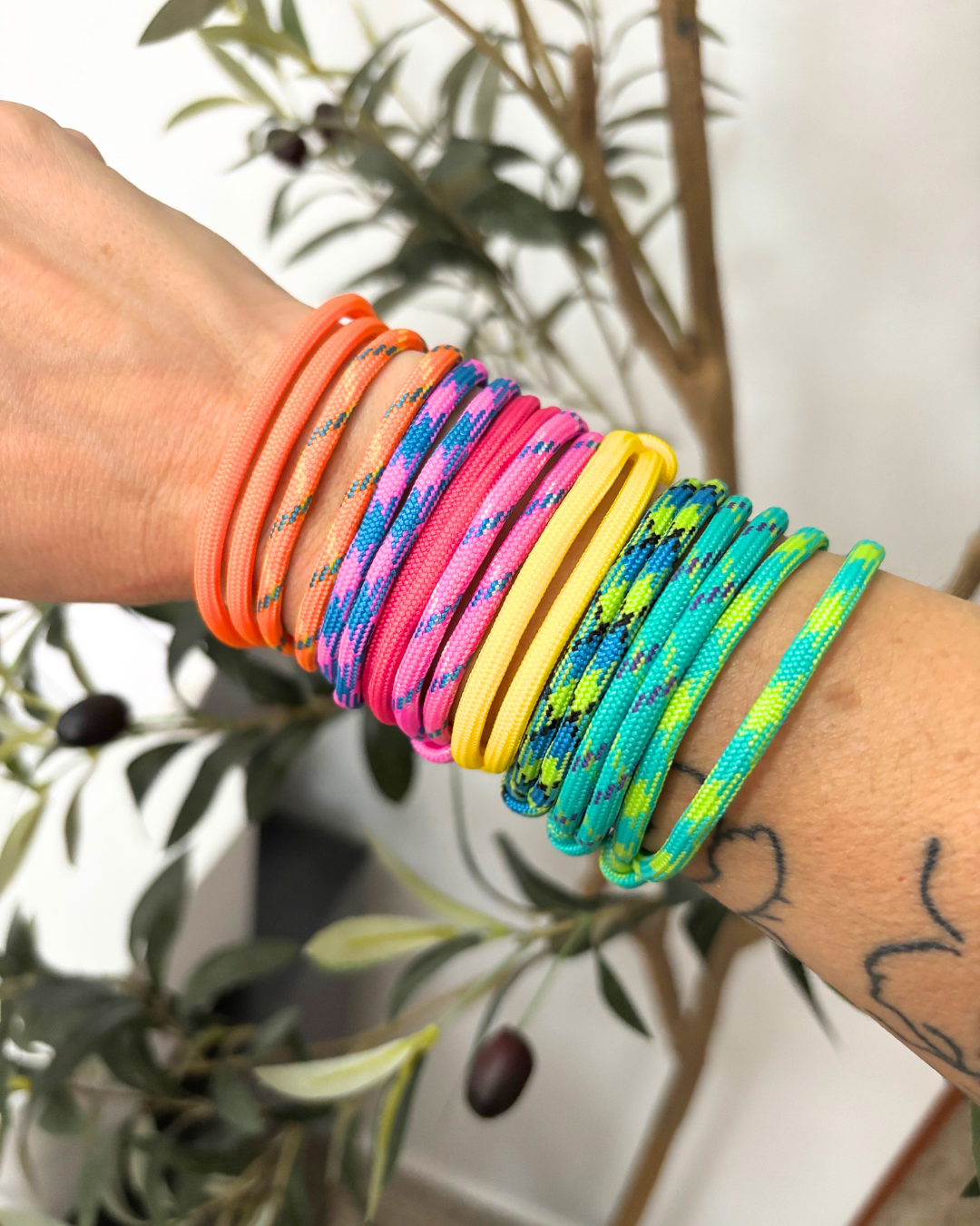 Pulsera de Hilo Paracord Tonos Brillantes Veraniegos