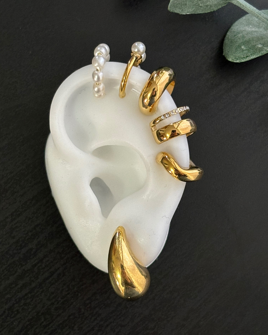 Lala 3 Pearls Gold Ear Cuff
