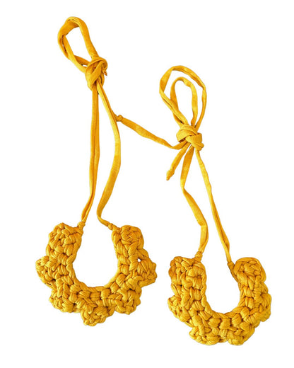 Collar Tejido Flor - Color Mostaza