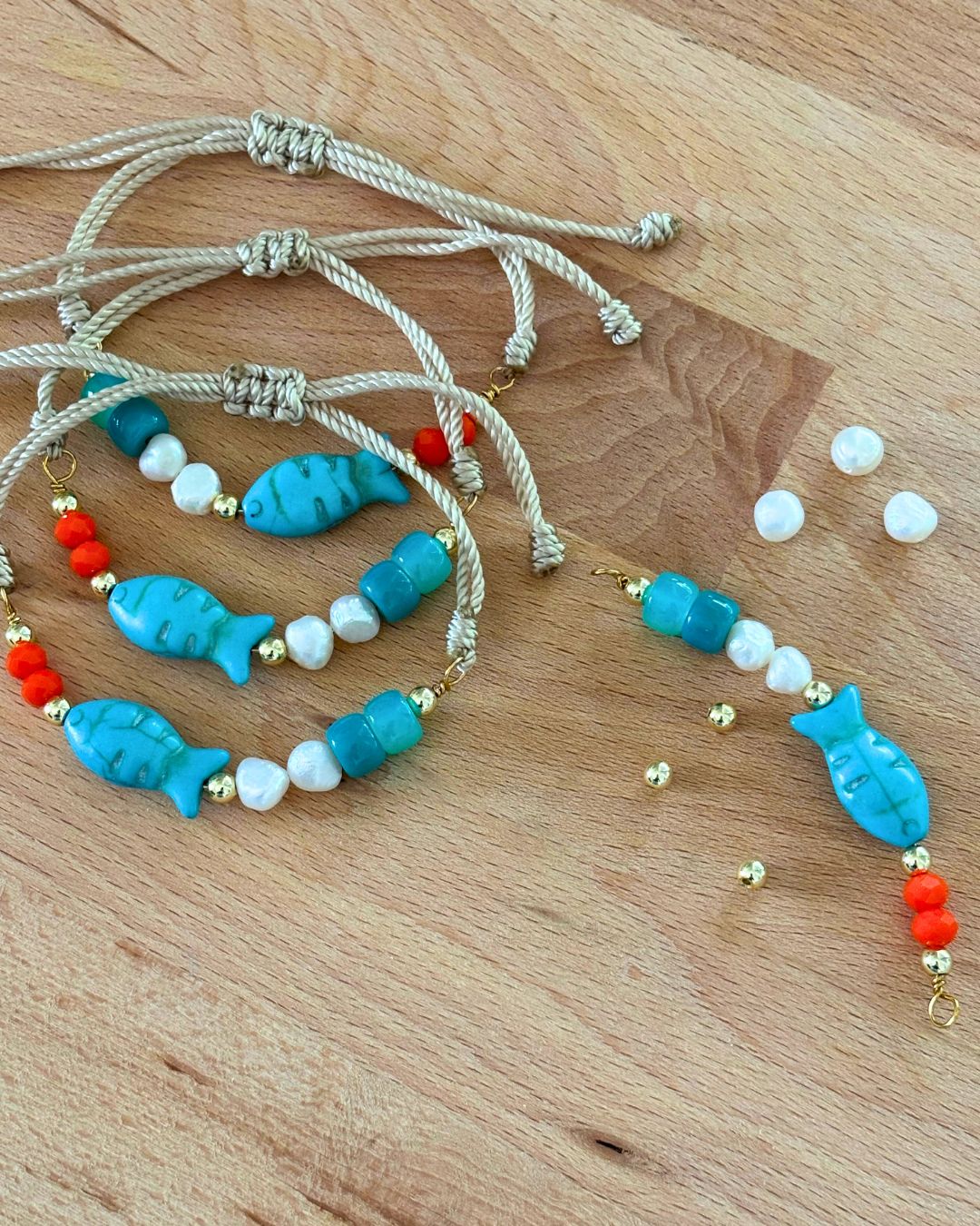 Pulseras de Verano En Hilo - Pez, Piedras Turquesa & Perlas Freshwater