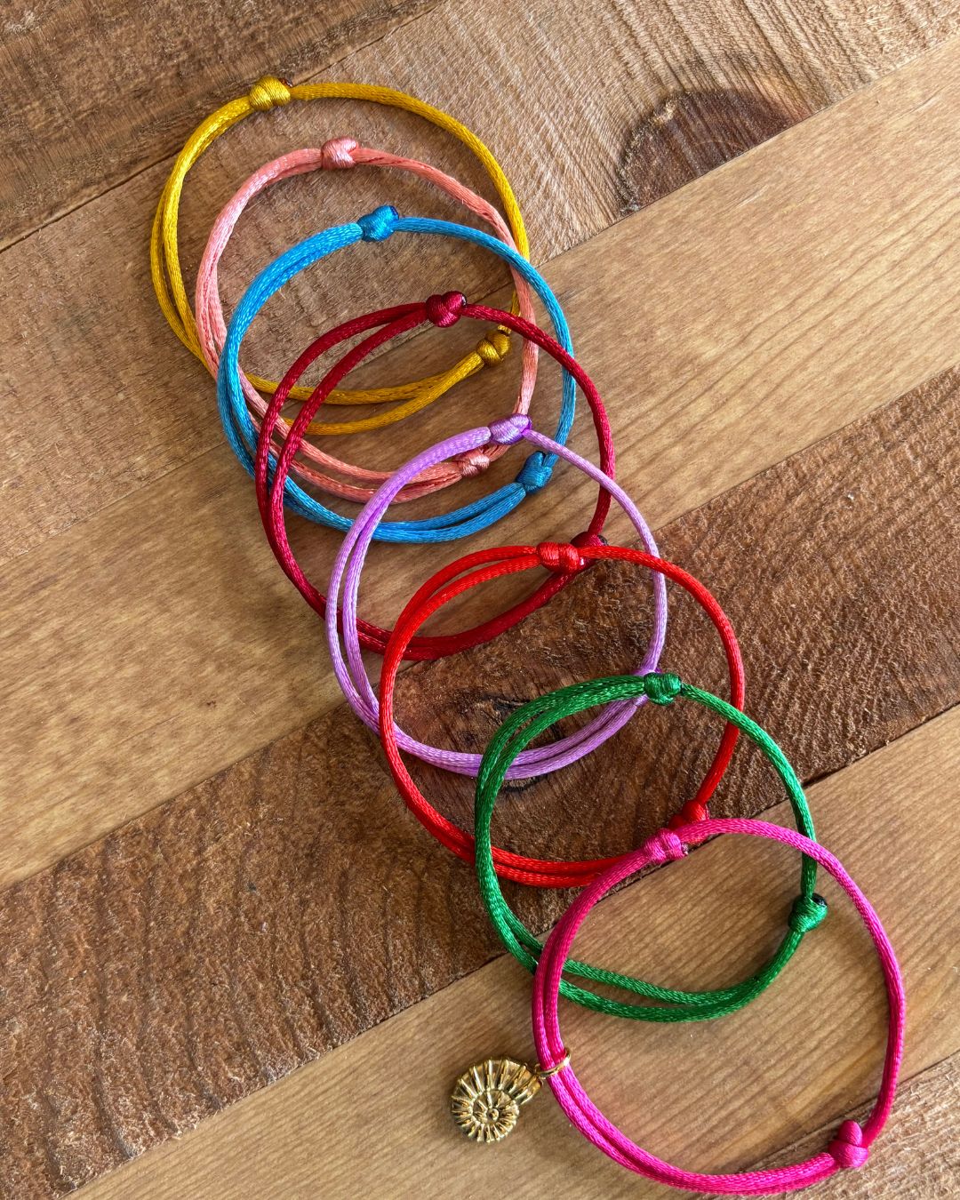 Pulseras de Hilo en Satin