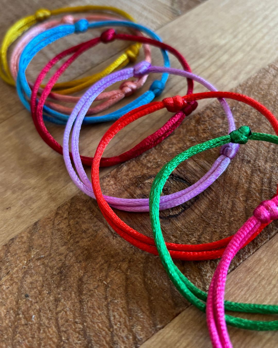 Pulseras de Hilo en Satin