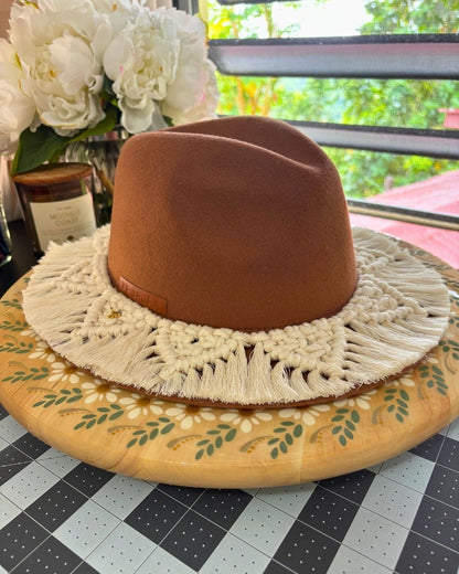 Sombrero Estilo Fedora con Coverup en Macramé