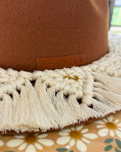 Sombrero Estilo Fedora con Coverup en Macramé